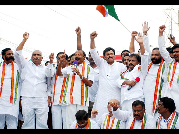  ప్రత్యేక హోదా కోసం కాంగ్రెస్ డిమాండ్, వ్యక్తి ఆత్మహత్యాయత్నం