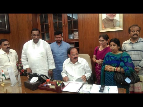 కేంద్రమంత్రి వెంకయ్యతో