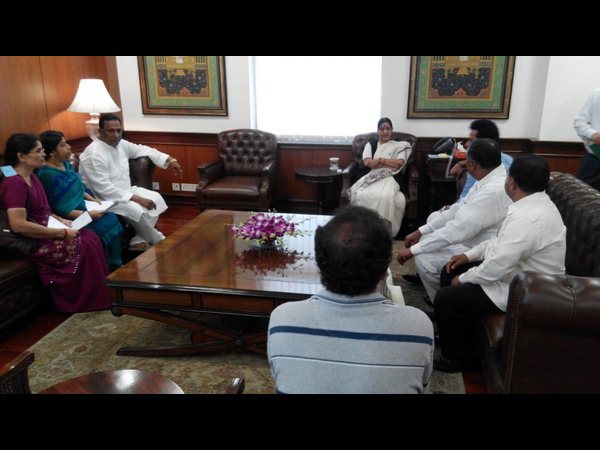 కేంద్రమంత్రితో సుష్మాతో..