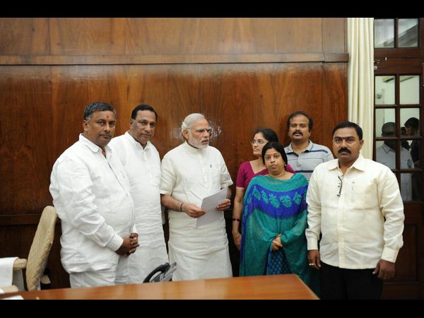 ప్రధాని నరేంద్ర మోడీతో..