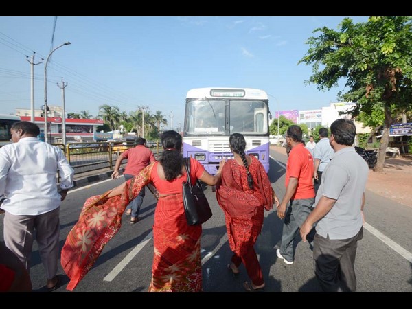  ప్రత్యేక హోదా కోసం బంద్