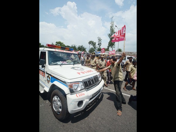  ప్రత్యేక హోదా కోసం బంద్