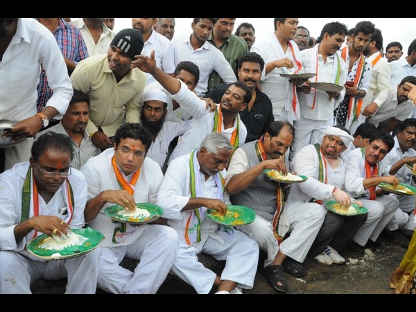  ఉత్తమ్ అరెస్ట్: ప్రాజెక్టులను వివాదాస్పదం చేస్తున్నారు