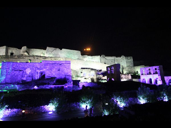 విద్యుత్ దీప కాంతుల్లో..