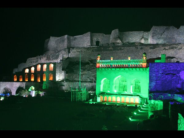 విద్యుత్ దీప కాంతుల్లో..