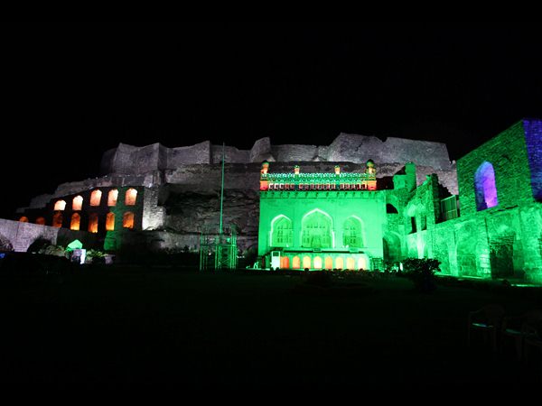 విద్యుత్ దీప కాంతుల్లో..