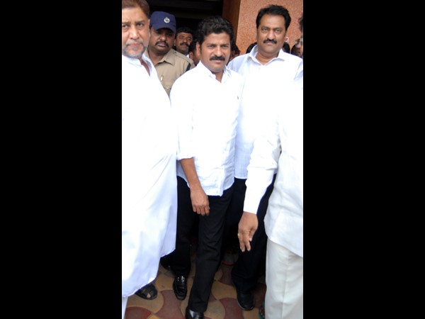  టీడీపీలోనే, కేసీఆర్‌ను గద్దె దించే వరకు పోరాడుతా: రేవంత్ రెడ్డి