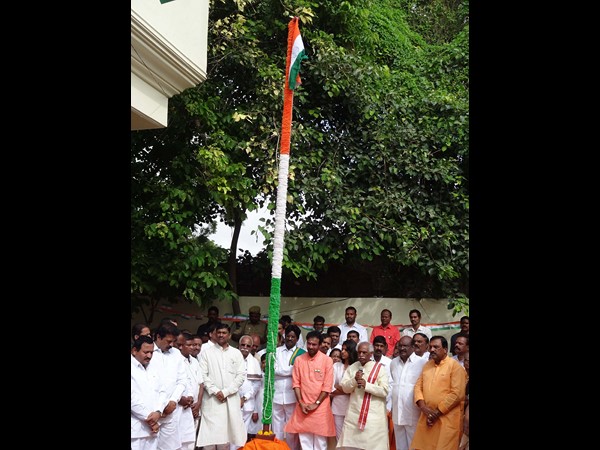 బీజేపీ కార్యాలయంలో స్వాతంత్య్ర వేడుకలు