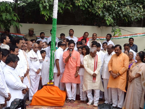  బీజేపీ కార్యాలయంలో స్వాతంత్య్ర వేడుకలు