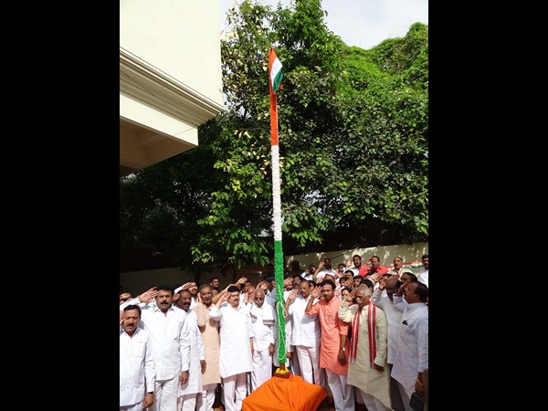 బీజేపీ కార్యాలయంలో స్వాతంత్య్ర వేడుకలు