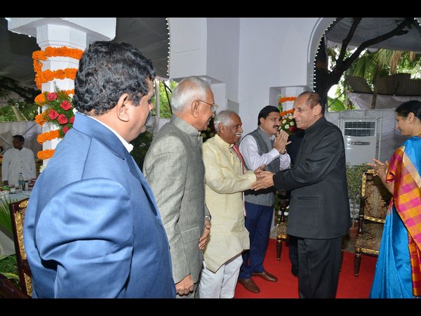 గవర్నర్ ఎట్ హోం