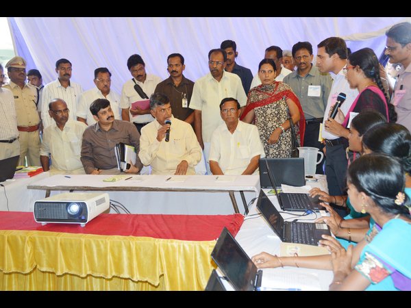 కుప్పం పర్యనటలో చంద్రబాబు కుప్పం పర్యనటలో చంద్రబాబు