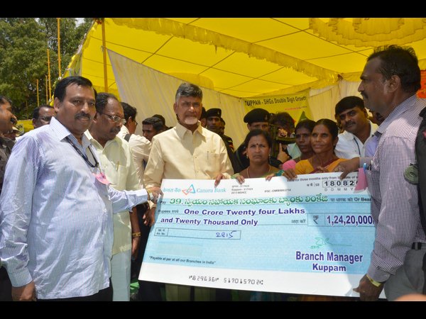 కుప్పం పర్యనటలో చంద్రబాబు కుప్పం పర్యనటలో చంద్రబాబు