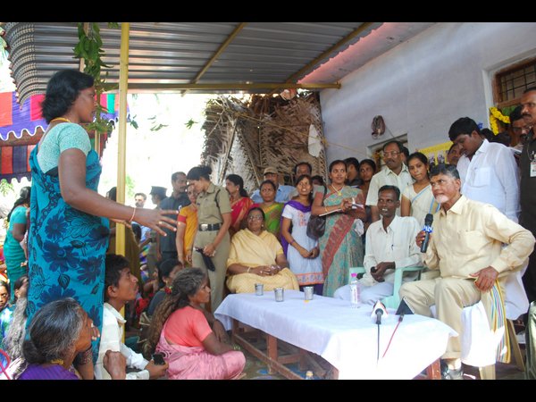 కుప్పం పర్యనటలో చంద్రబాబు కుప్పం పర్యనటలో చంద్రబాబు