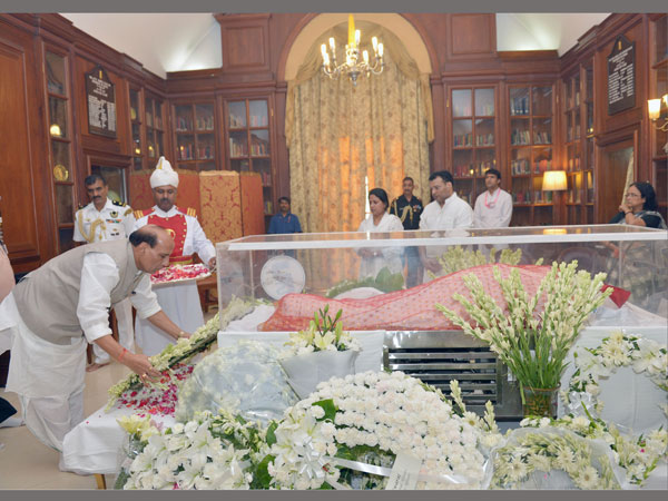 సువ్రా ముఖర్జీ అంత్యక్రియలు పూర్తి