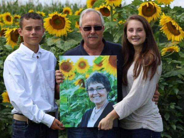 A Wisconsin Man Planted 400 Acres of Sunflowers to Honor His Late Wife A Wisconsin Man Planted 400 Acres of Sunflowers to Honor His Late Wife