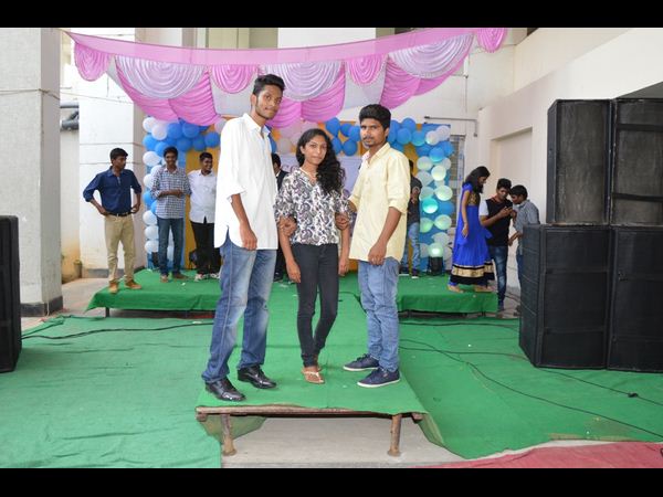  ఉల్లాసంగా, ఉత్సాహంగా గీతం 'ఫ్రెషర్స్ డే' 