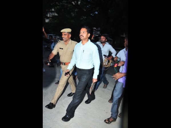 ఇచ్చి వెళ్లిపోయారు..