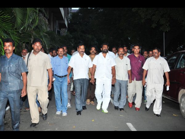 చంద్రబాబు కుట్ర చేస్తున్నారని ఆరోపణ