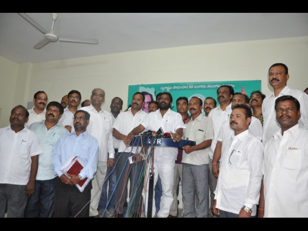 ద్రోహుల భరతం పడుతామని..