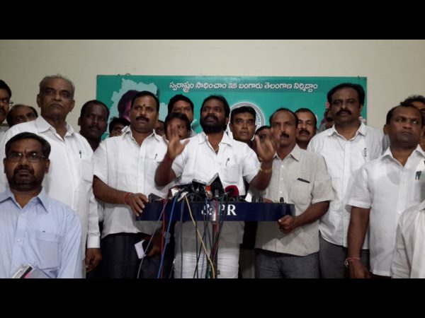 టీ ఉద్యోగుల ఆందోళన