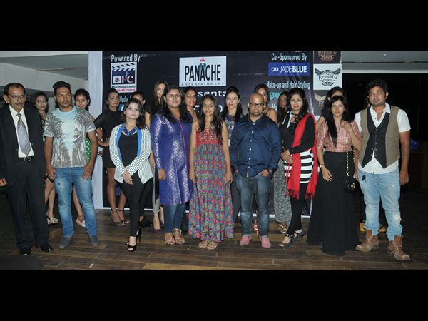  మోడ్రన్ డ్రెస్సుల్లో మోడల్స్ క్యాట్ వాక్ 