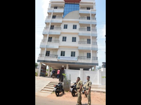 లా యూనివర్సిటీ