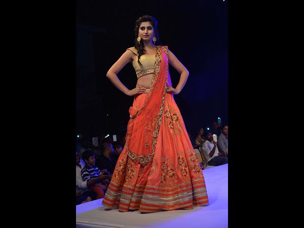  కోచర్ షో: ముంబై మోడల్స్‌కు అవమానం 