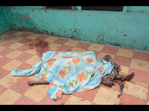  దారుణం: బండరాయితో మోది యాచకురాలి దారుణ హత్య 