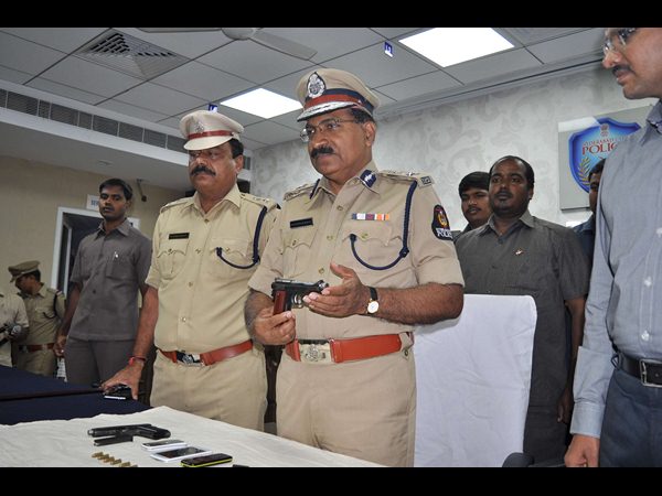  'బిగ్' ప్లాన్‌తోనే: మోటార్ సైకిల్‌పై రెక్కీ 