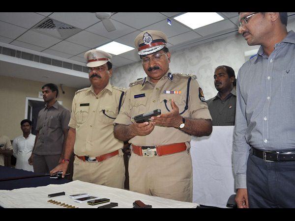  'బిగ్' ప్లాన్‌తోనే: మోటార్ సైకిల్‌పై రెక్కీ 