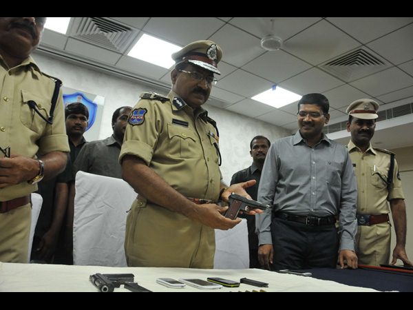  'బిగ్' ప్లాన్‌తోనే: మోటార్ సైకిల్‌పై రెక్కీ 