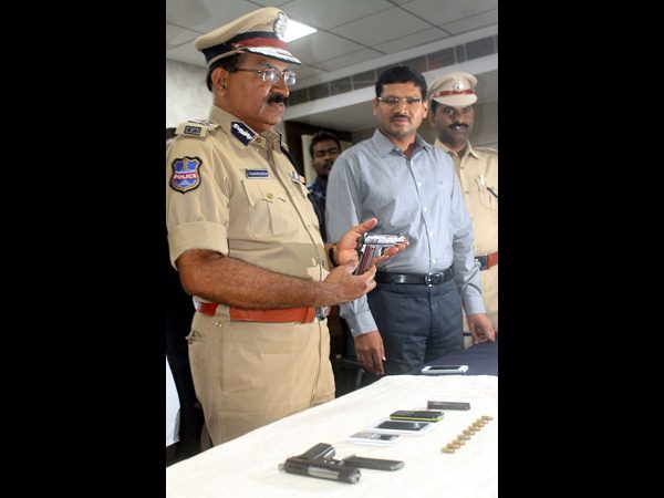  'బిగ్' ప్లాన్‌తోనే: మోటార్ సైకిల్‌పై రెక్కీ 