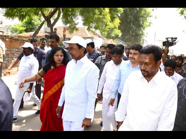అందరూ సంతోషంగా..