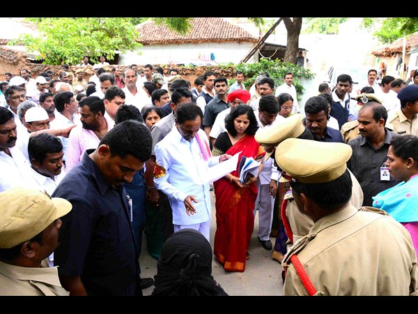 ముఠా తగాదాలు వదిలేయాలి...