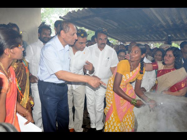 పాలమూరులో గవర్నర్, మంత్రులు