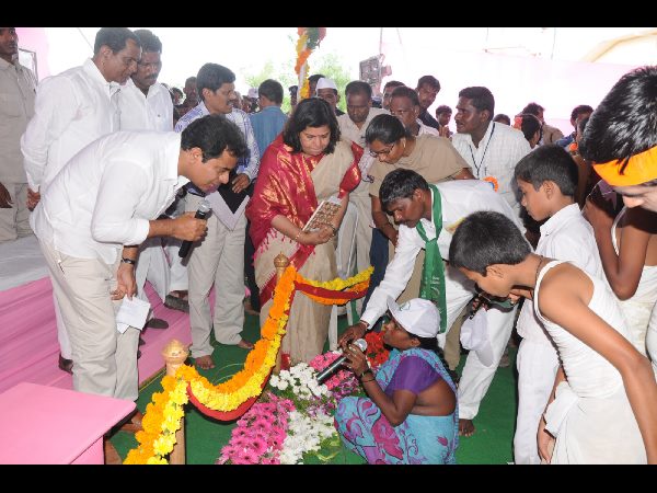 పాలమూరులో గవర్నర్, మంత్రులు