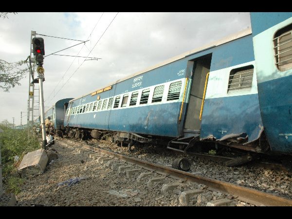మిగతా బోగీలు కూడా.. మిగతా బోగీలు కూడా..