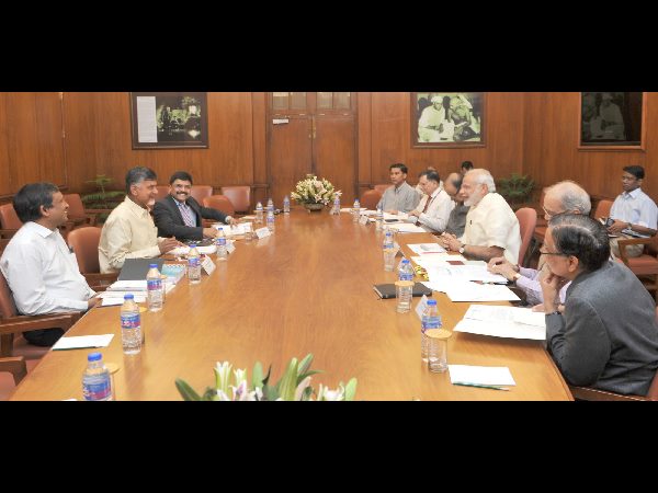  ప్రధాని మోడీతో ఏపీ సీఎం చంద్రబాబు