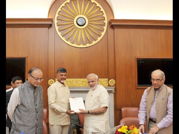 ప్రధాని మోడీతో ఏపీ సీఎం చంద్రబాబు