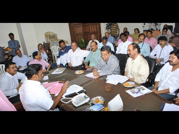 సమావేశంలో వీరు..