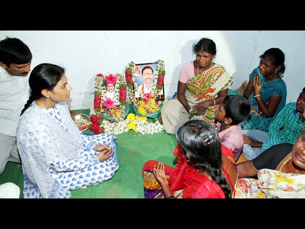 బాధితులకు పరామర్శ