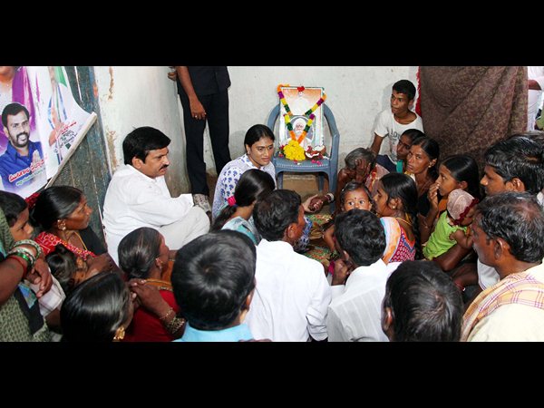 బాధితులకు పరామర్శ