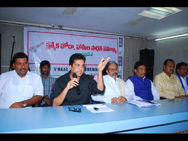 /news/andhra-pradesh/hero-shivaji-fires-on-ap-cm-chandrababu-naidu-and-ys-jagan-162855.html