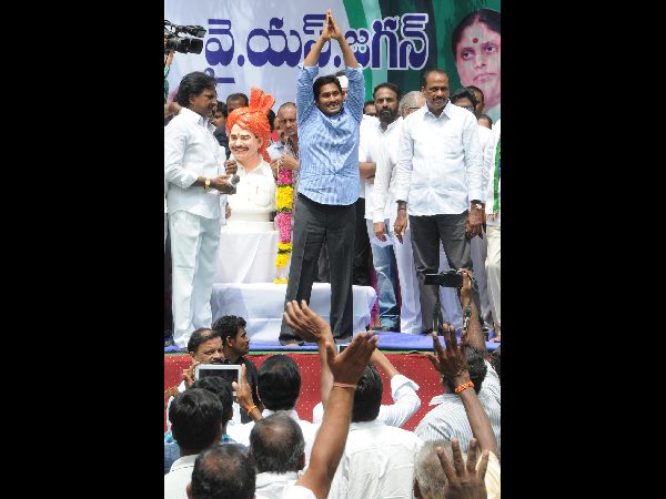 జగన్ దీక్ష
