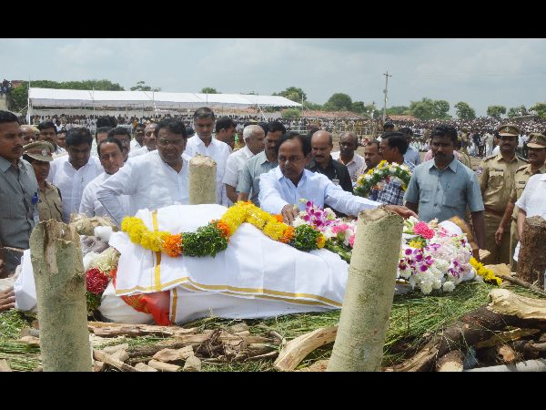 కిష్టారెడ్డికి కన్నీటి వీడ్కోలు