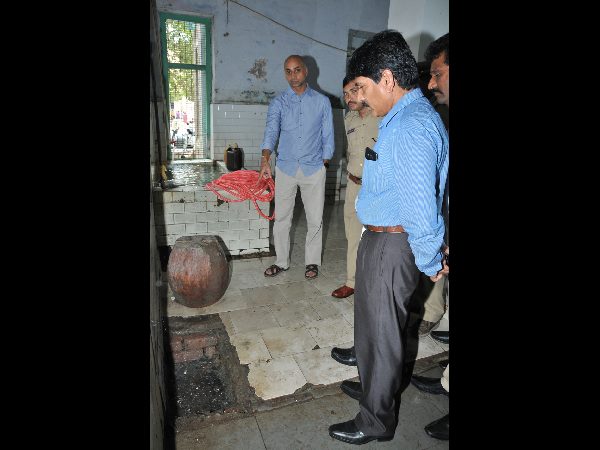 బదిలీ వేటు