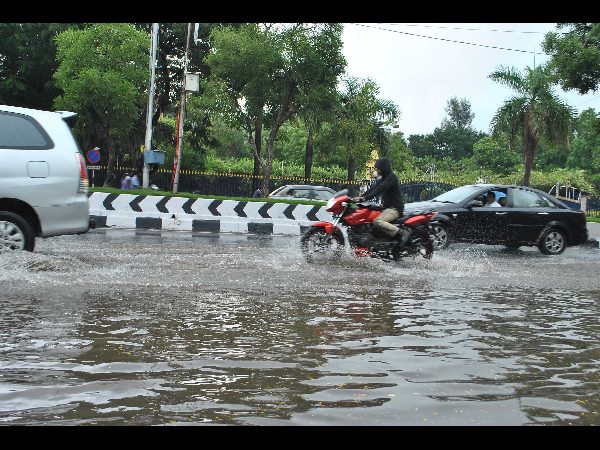 జలమయమైన ప్రాంతాలు...