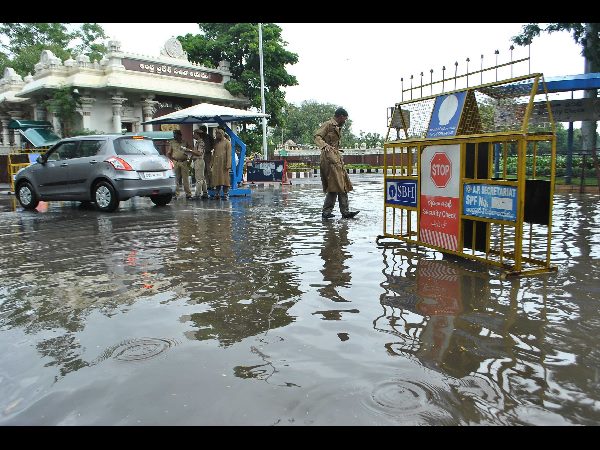 పాతబస్తీ ప్రాంతాలు కూడా..
