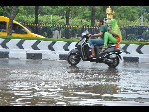 బిక్కుబిక్కుమంటూ..